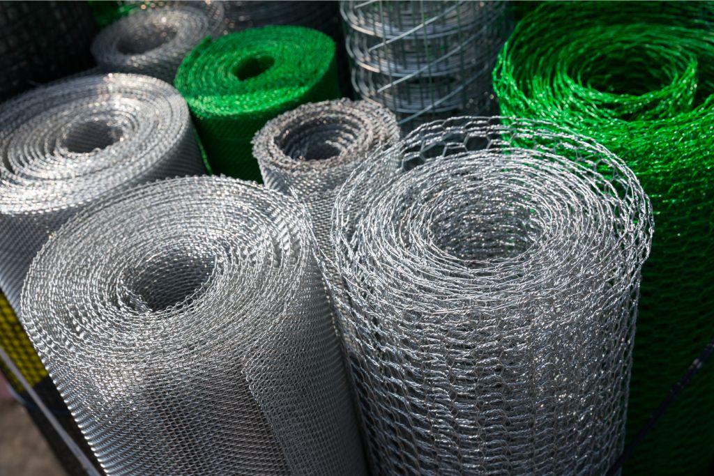 barbed wire and mesh netting roll